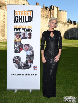 Sarah_Harding_attends_the_Street_Child_summer_time_ball_07_06_14_287529.jpg