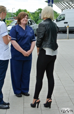 Sarah_Harding_visits_the_Queen_Elizabeth_Hospital_in_Birmingham_11_06_14_281229.jpg