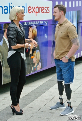 Sarah_Harding_visits_the_Queen_Elizabeth_Hospital_in_Birmingham_11_06_14_281329.jpg