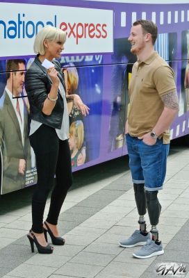 Sarah_Harding_visits_the_Queen_Elizabeth_Hospital_in_Birmingham_11_06_14_281529.jpg