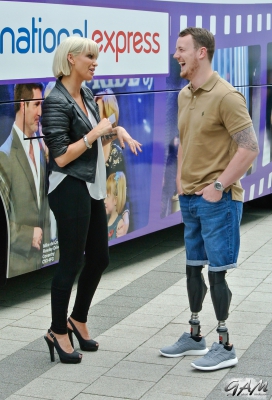 Sarah_Harding_visits_the_Queen_Elizabeth_Hospital_in_Birmingham_11_06_14_281829.jpg