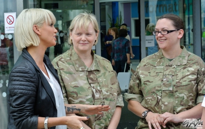 Sarah_Harding_visits_the_Queen_Elizabeth_Hospital_in_Birmingham_11_06_14_282129.jpg