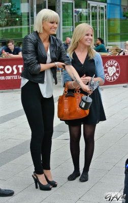 Sarah_Harding_visits_the_Queen_Elizabeth_Hospital_in_Birmingham_11_06_14_282229.jpg
