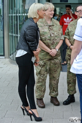 Sarah_Harding_visits_the_Queen_Elizabeth_Hospital_in_Birmingham_11_06_14_282829.jpg