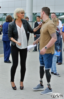 Sarah_Harding_visits_the_Queen_Elizabeth_Hospital_in_Birmingham_11_06_14_28329.jpg