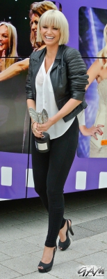 Sarah_Harding_visits_the_Queen_Elizabeth_Hospital_in_Birmingham_11_06_14_28429.jpg