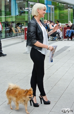 Sarah_Harding_visits_the_Queen_Elizabeth_Hospital_in_Birmingham_11_06_14_284429.jpg
