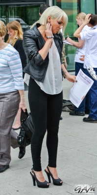 Sarah_Harding_visits_the_Queen_Elizabeth_Hospital_in_Birmingham_11_06_14_284729.jpg