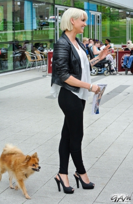 Sarah_Harding_visits_the_Queen_Elizabeth_Hospital_in_Birmingham_11_06_14_284929.jpg