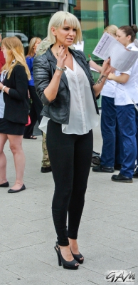 Sarah_Harding_visits_the_Queen_Elizabeth_Hospital_in_Birmingham_11_06_14_285129.jpg