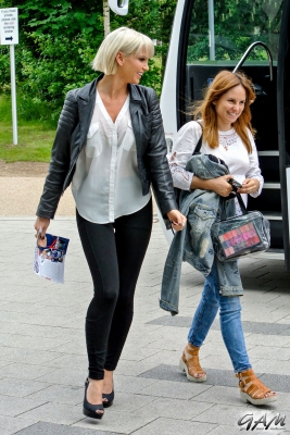 Sarah_Harding_visits_the_Queen_Elizabeth_Hospital_in_Birmingham_11_06_14_286229.jpg