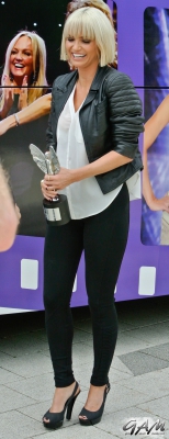 Sarah_Harding_visits_the_Queen_Elizabeth_Hospital_in_Birmingham_11_06_14_28829.jpg