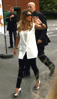 Cheryl_Arriving_at_the_X-Factor_Manchester_17_06_14_281129.jpg