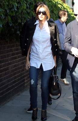 Arriving_at_the_Modest_Management_Summer_Party_18_06_14_28329.jpg