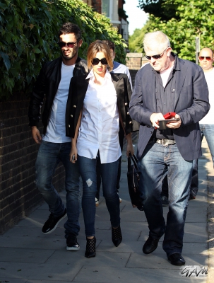 Arriving_at_the_Modest_Management_Summer_Party_18_06_14_28529.jpg