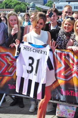 Cheryl_arriving_at_the_auditions_in_Newcastle_26_06_14_2813429.jpg