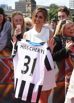 Cheryl_arriving_at_the_auditions_in_Newcastle_26_06_14_2815729.jpg