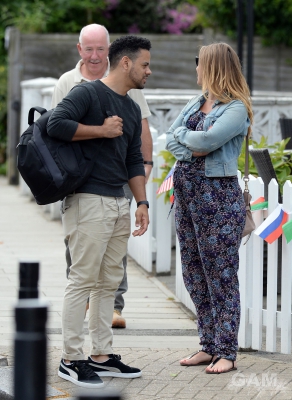 Kimberley_Walsh_and_Justin_out_in_London_20_06_14_281229.jpg