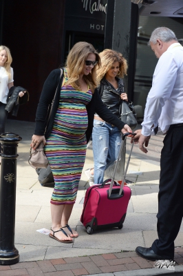 Kimberley_Walsh_leaving_a_hotel_in_Manchester_30_06_14_281429.jpg