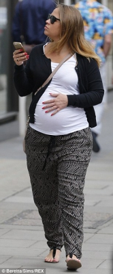 Kimberley_Walsh_out_in_London_08_09_14_282229.jpg
