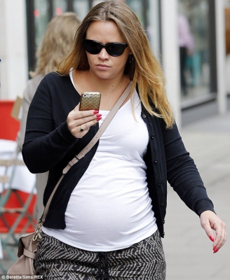 Kimberley_Walsh_out_in_London_08_09_14_282429.jpg