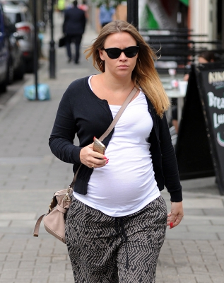 Kimberley_Walsh_out_in_London_08_09_14_28929.jpg