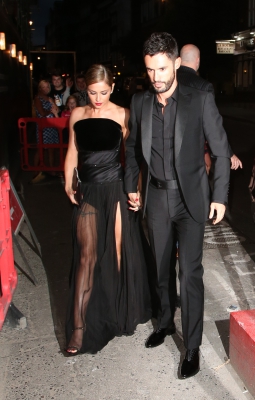 Cheryl2C_Kimberley_and_Nicola_arriving_at_Cheryl_s_wedding_party_21_07_14_2819929.jpg