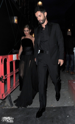 Cheryl2C_Kimberley_and_Nicola_arriving_at_Cheryl_s_wedding_party_21_07_14_283229.jpg