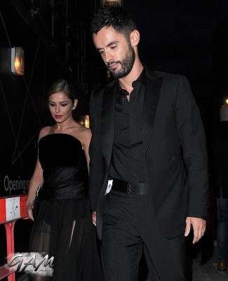 Cheryl2C_Kimberley_and_Nicola_arriving_at_Cheryl_s_wedding_party_21_07_14_283329.jpg