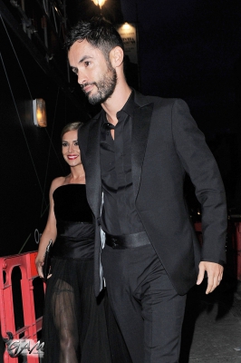 Cheryl2C_Kimberley_and_Nicola_arriving_at_Cheryl_s_wedding_party_21_07_14_286729.jpg