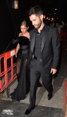 Cheryl2C_Kimberley_and_Nicola_arriving_at_Cheryl_s_wedding_party_21_07_14_287429.jpg