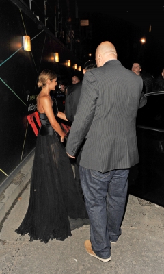 Cheryl2C_Kimberley_and_Nicola_leaving_Cheryl_s_wedding_party_21_07_14_288129.jpg