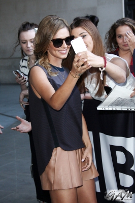 Arriving_at_the_BBC_Radio_1_Studios_24_07_14_2818729.jpg
