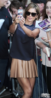 Arriving_at_the_BBC_Radio_1_Studios_24_07_14_2820729.jpg