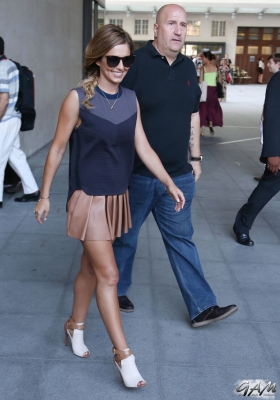 Arriving_at_the_BBC_Radio_1_Studios_24_07_14_2824029.jpg