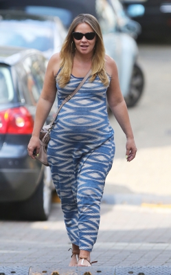 Kimberley_Walsh_seen_out_in_North_London_04_08_14_282329.jpg