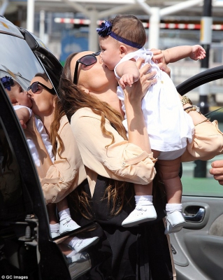 Nadine_Coyle_at_Heathrow_airport_14_08_14_28329.jpg