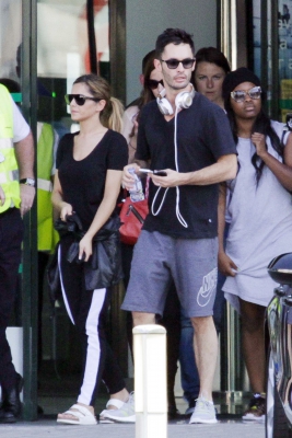 Cheryl_and_JB_at_Malaga_Airport_19_08_14_28129.jpg