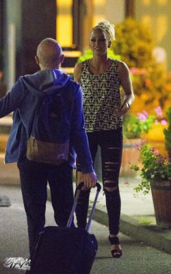 Sarah_Harding_leaving_Elstree_Studios_16_08_14_281029.jpg