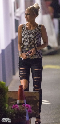 Sarah_Harding_leaving_Elstree_Studios_16_08_14_281129.jpg