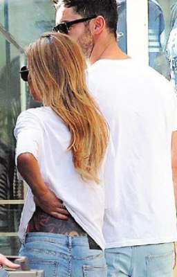 Cheryl_and_JB_out_in_France_31_08_14_28329.jpg