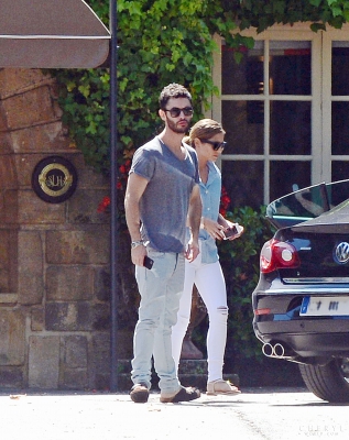 Leaving_the_Le_Pigonnet_Hotel_in_South_France_01_09_14_28129.jpg