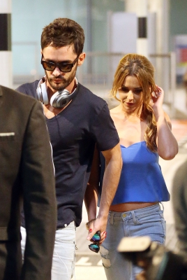 Cheryl_and_JB_at_Heathrow_Airport_03_09_14_281829.jpg