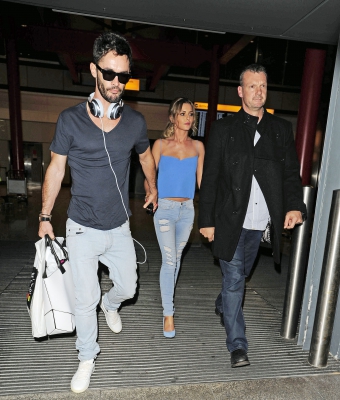 Cheryl_and_JB_at_Heathrow_Airport_03_09_14_282629.jpg