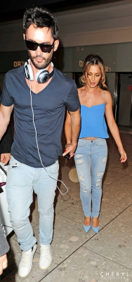 Cheryl_and_JB_at_Heathrow_Airport_03_09_14_283229.jpg