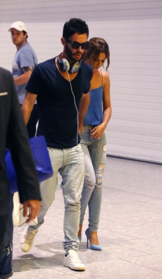 Cheryl_and_JB_at_Heathrow_Airport_03_09_14_28729.jpg