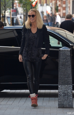 Sarah_Harding_arriving_at_Radio_1_09_09_14_2811029.jpg