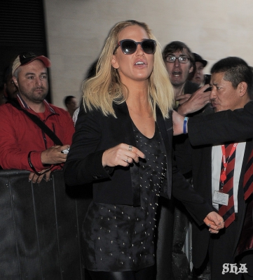 Sarah_Harding_arriving_at_Radio_1_09_09_14_288029.jpg