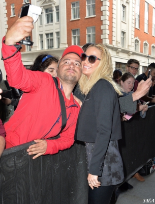 Sarah_Harding_arriving_at_Radio_1_09_09_14_289729.jpg