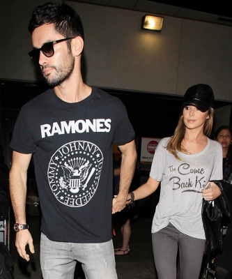 Cheryl_and_JB_Arriving_at_LAX_27_09_14_28129.jpg